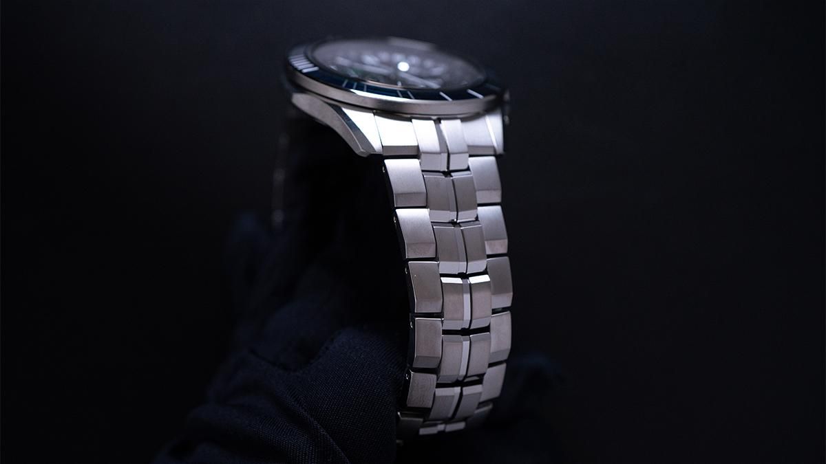 OCW-S7000SG-1AJRのバンドを拡大した画像