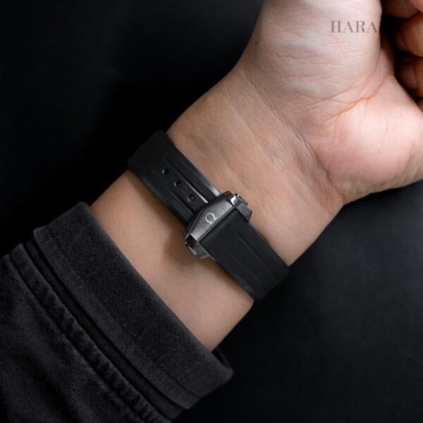 310.92.44.51.01.004 OMEGA オメガ スピードマスター ダーク サイド オブ ザ ムーン 44.25MM